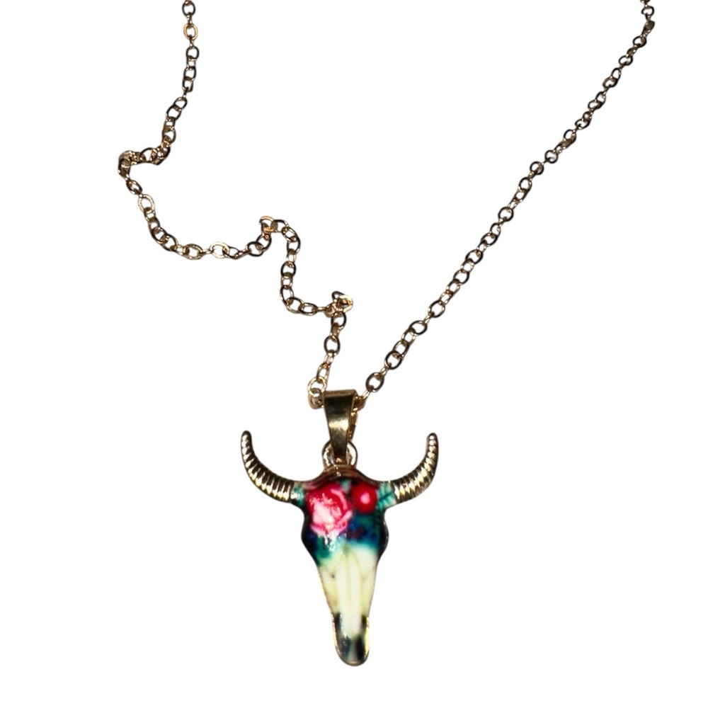 🆕 Women’s cattle skull Necklace